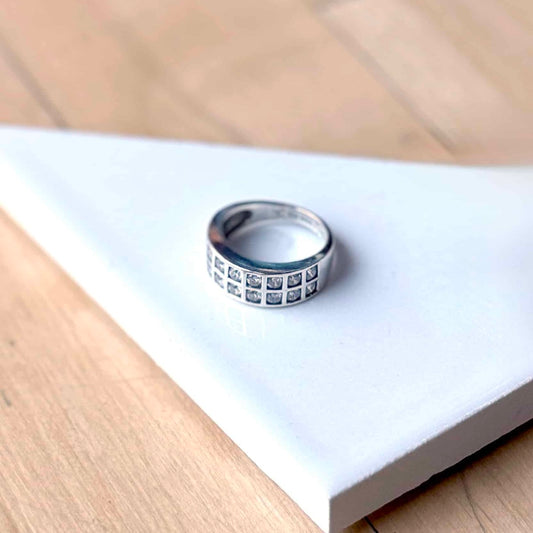 Sterling Silver Ring 18cz Stones