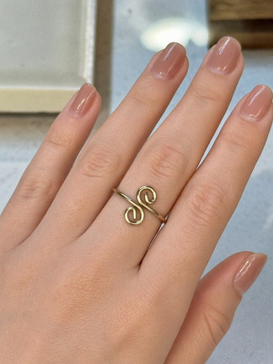 "S" ring gold color