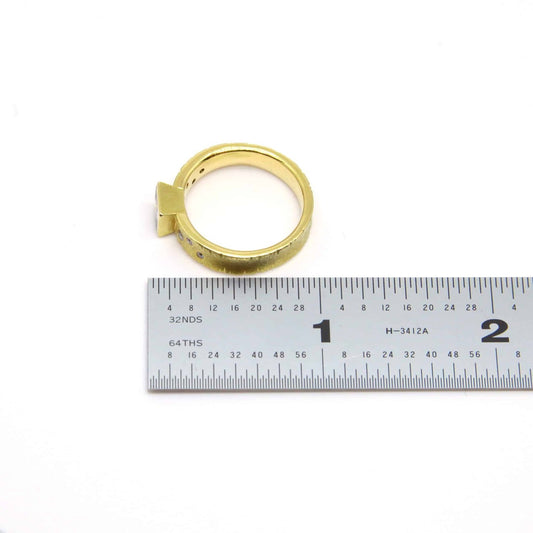 18k Gold Linen Ring with Sapphire and Diamonds