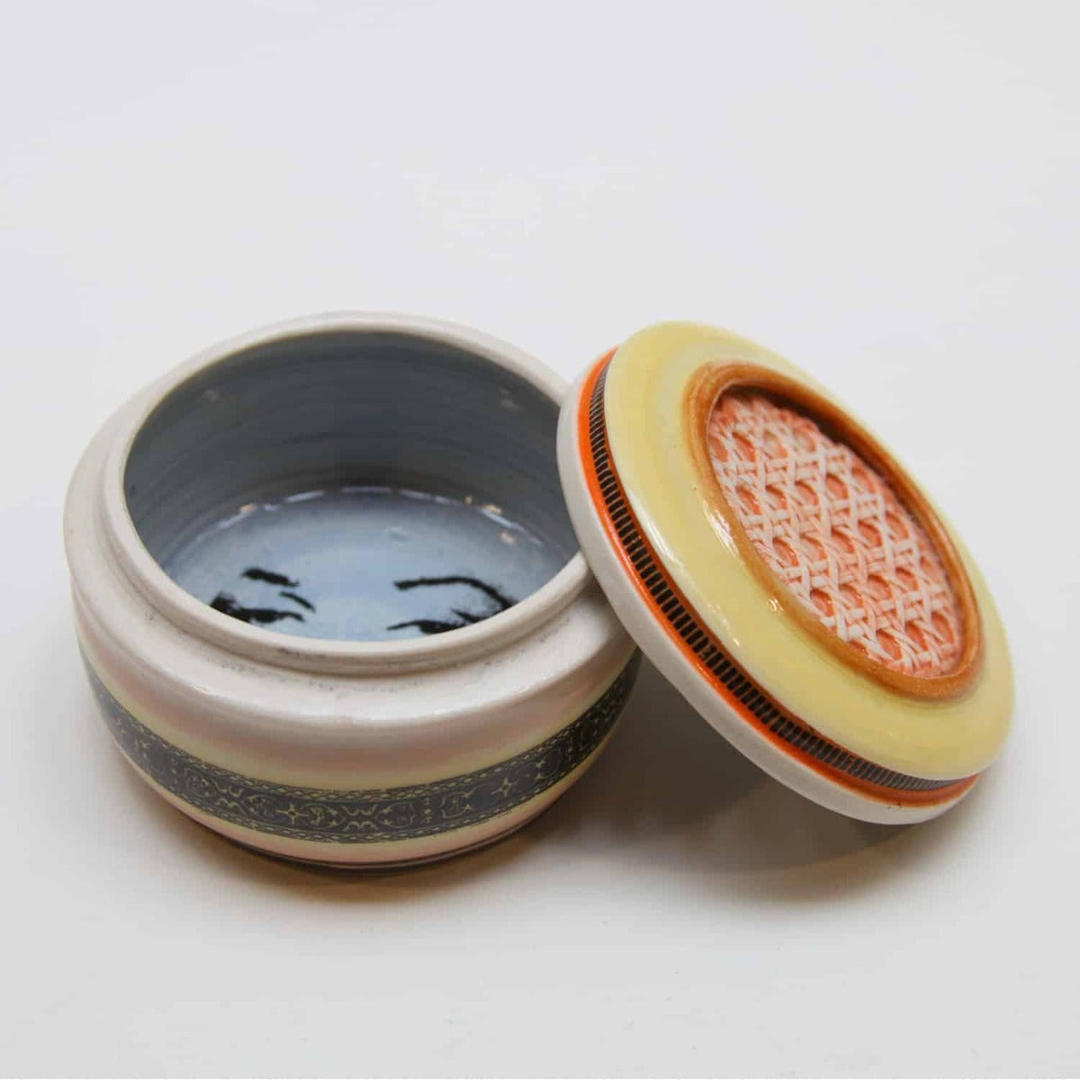 Fly Lidded Container